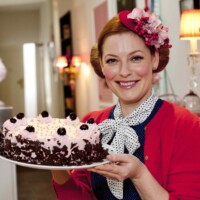 "Sweet & Easy - Enie backt"
Foto: © sixx/Claudius Pflug
Dieses Bild darf bis Ende 2013 honorarfrei fuer redaktionelle Zwecke und nur im Rahmen der Programmankuendigung verwendet werden. Spaetere Veroeffentlichungen sind nur nach Ruecksprache und ausdruecklicher Genehmigung der ProSiebenSat1 TV Deutschland GmbH moeglich. Verwendung nur mit vollstaendigem Copyrightvermerk. Das Foto darf nicht veraendert, bearbeitet und nur im Ganzen verwendet werden. Es darf nicht archiviert werden. Es darf nicht an Dritte weitergeleitet werden. Bei Fragen: 089/9507-1167.
Voraussetzung fuer die Verwendung dieser Programmdaten ist die Zustimmung zu den Allgemeinen Geschaeftsbedingungen der Presselounges der Sender der ProSiebenSat.1 Media AG.