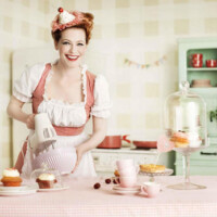 "sweet & easy - Enie backt"
Foto: © sixx/Arne Weychardt
Dieses Bild darf bis zum Oktober 2012 honorarfrei fuer redaktionelle Zwecke und nur im Rahmen der Programmankuendigung verwendet werden. Spaetere Veroeffentlichungen sind nur nach Ruecksprache und ausdruecklicher Genehmigung der ProSiebenSat1 TV Deutschland GmbH moeglich. Verwendung nur mit vollstaendigem Copyrightvermerk. Das Foto darf nicht veraendert, bearbeitet und nur im Ganzen verwendet werden. Es darf nicht archiviert werden. Es darf nicht an Dritte weitergeleitet werden. Bei Fragen: 089/9507-1167.
Voraussetzung fuer die Verwendung dieser Programmdaten ist die Zustimmung zu den Allgemeinen Geschaeftsbedingungen der Presselounges der Sender der ProSiebenSat.1 Media AG.